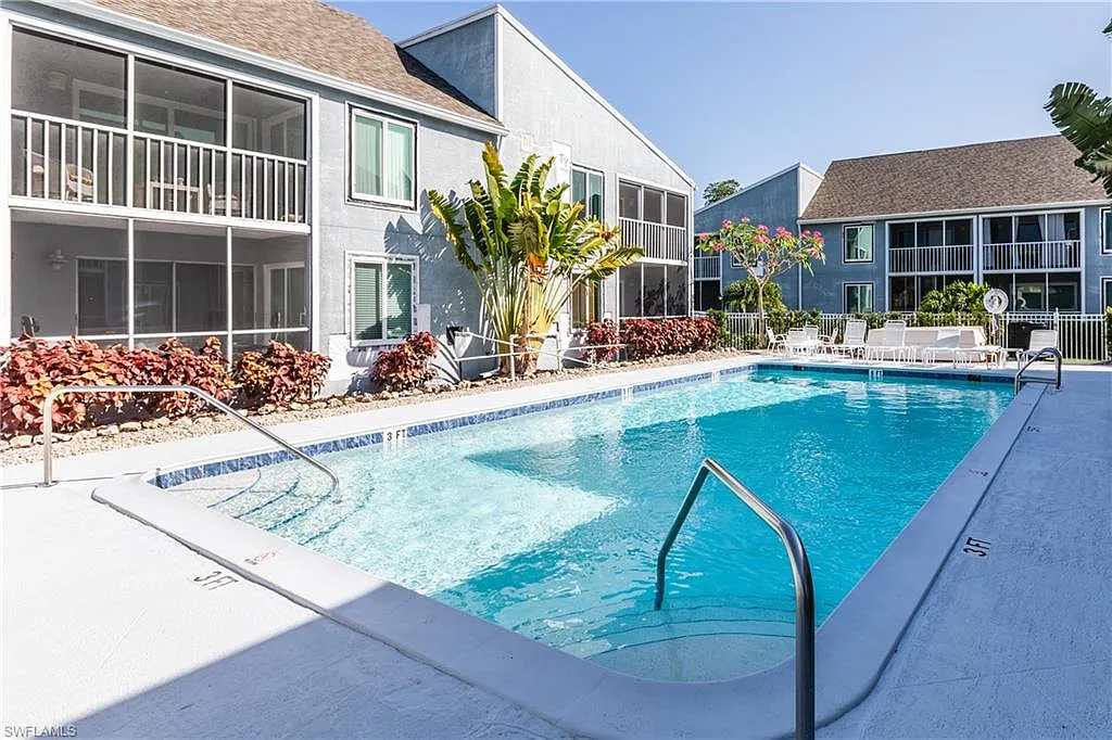 2 bed, 2.0 bath, 914 sqft, $2,000 — Photo 2