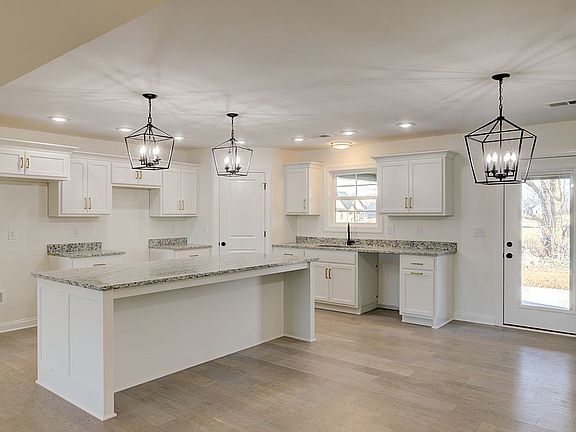 4th image of 104 Liam Ct
