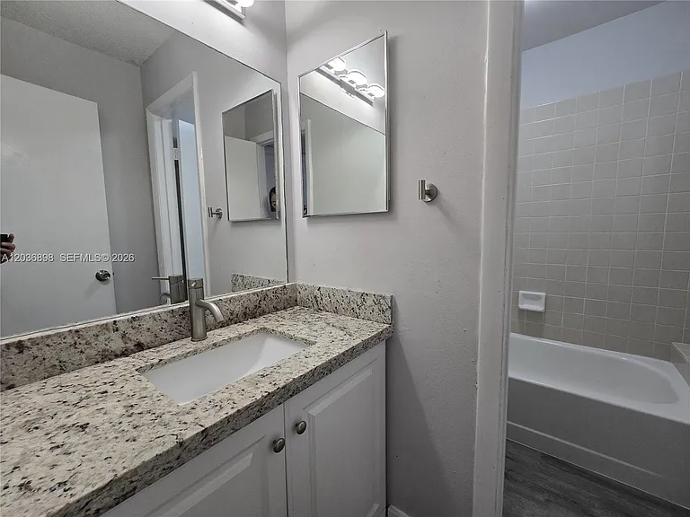 1024 S Independence Dr #1024E — Photo 10