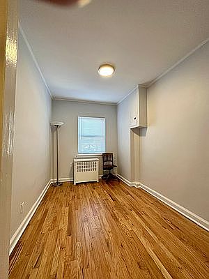 3rd image of 2583 45th St #2