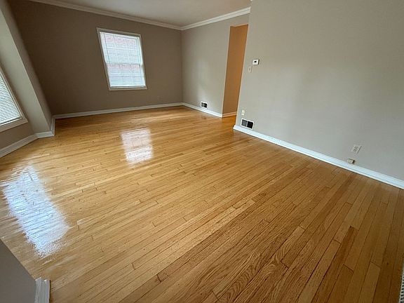 5th image of 2523 N Lake Dr #1