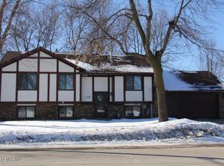 1726 Saint Paul Rd, Owatonna, MN 55060