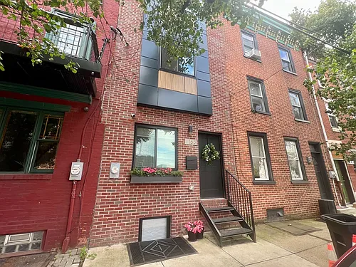 166 W Laurel St Photo 1