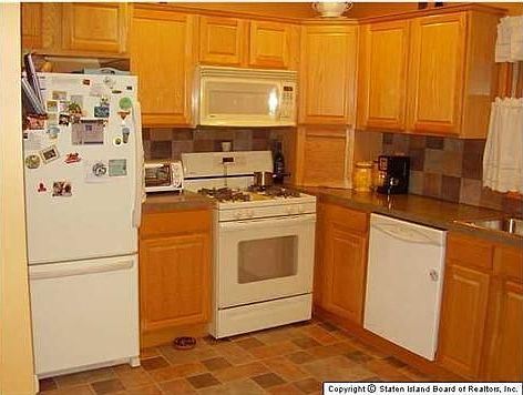 5th image of 551 Villa Ave