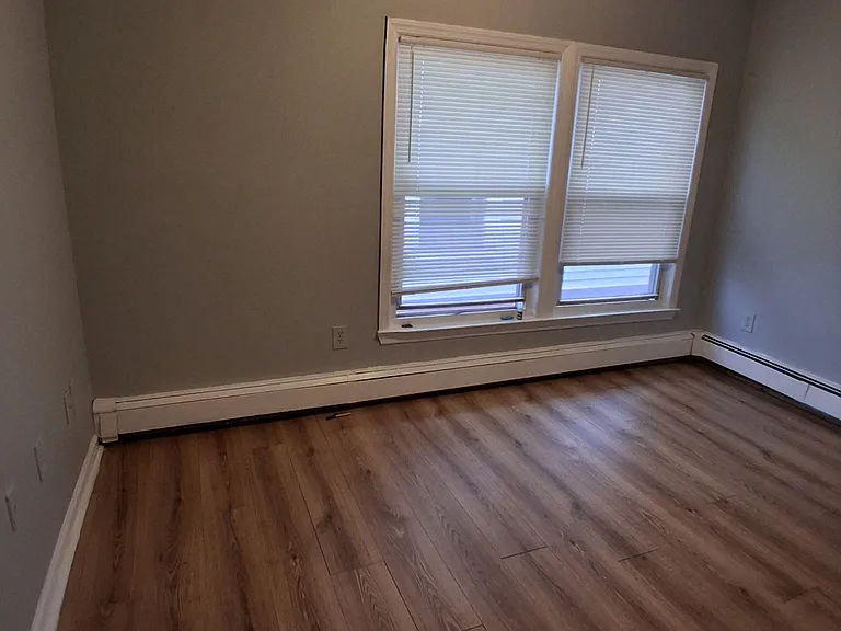 1458 E Main St — Photo 7