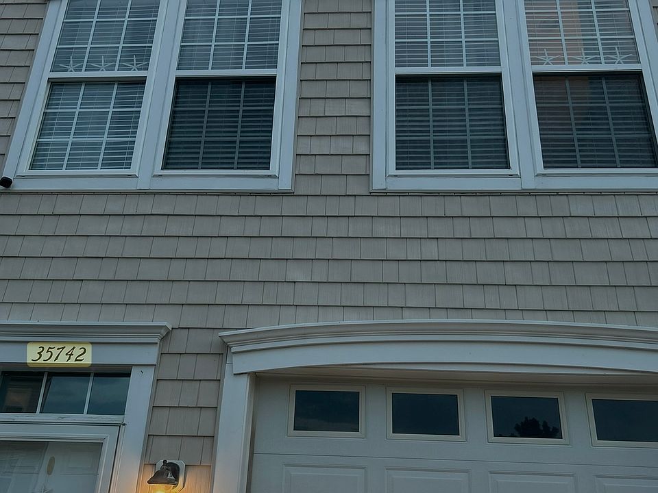 1st image of 35742 S Gloucester Cir