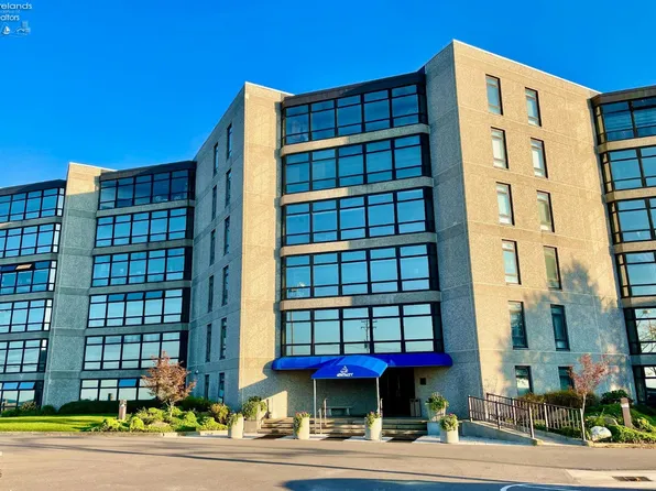 711 W Lakeshore Dr, Pt Clinton, OH 43452