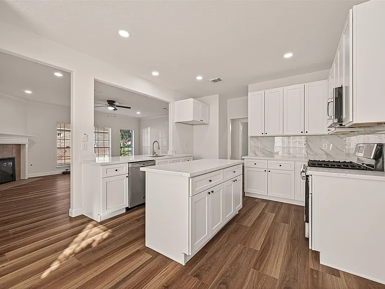 2834 Martina Dr — Photo 17