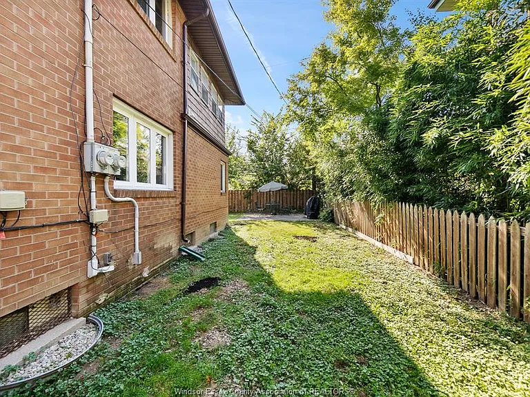721 Devonshire Rd — Photo 44