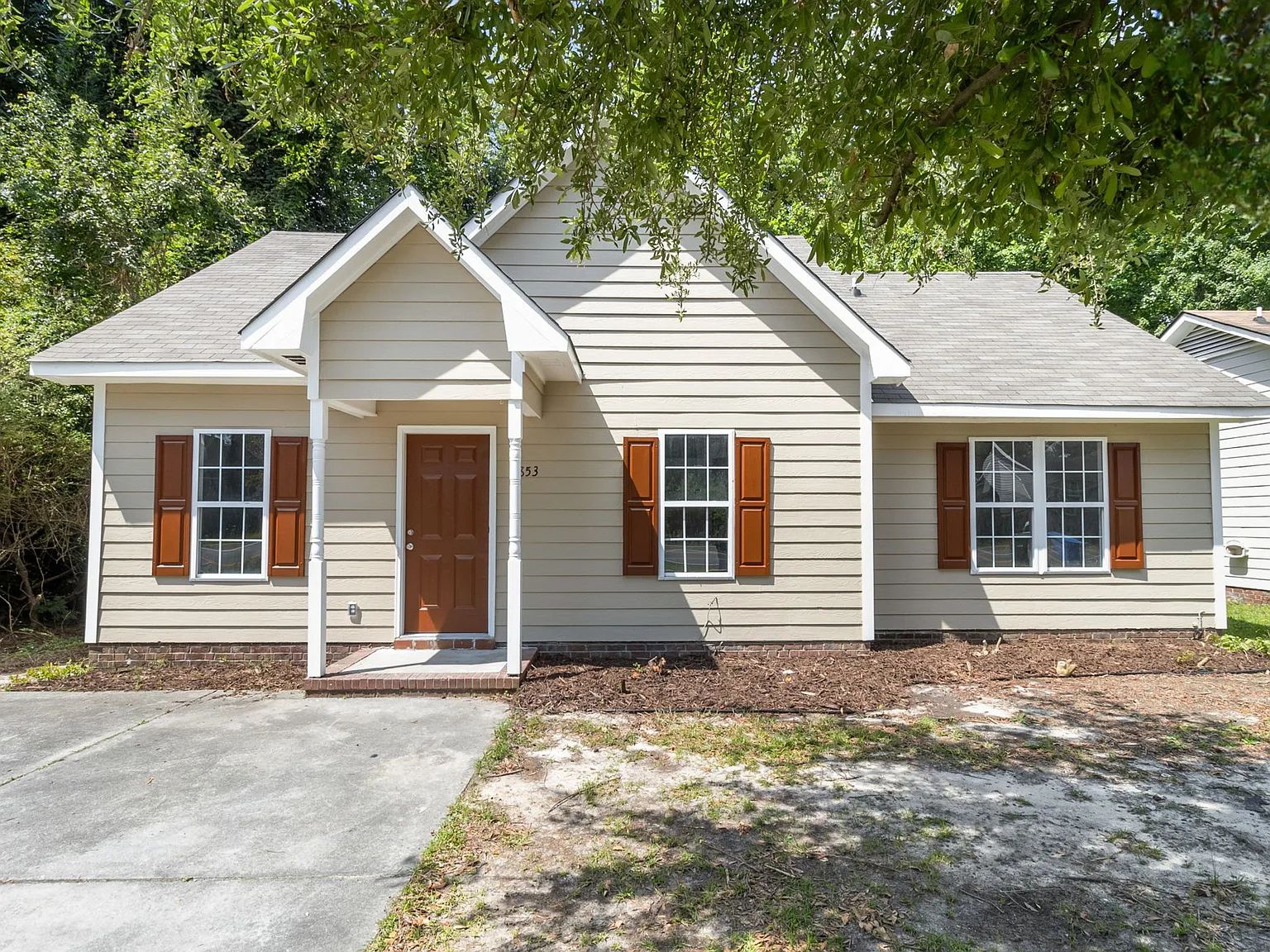 3 bed, 1228 sqft, $1,400 — Photo 1