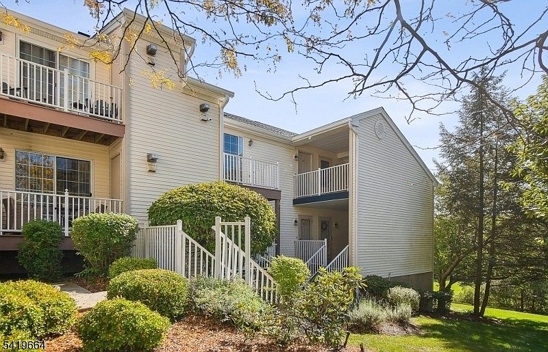 1st image of 157 Potomac Dr