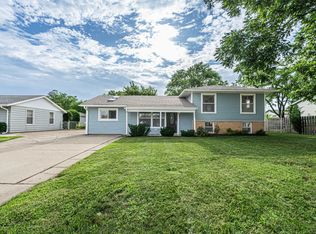 440 Huehl Rd, Northbrook, IL 60062