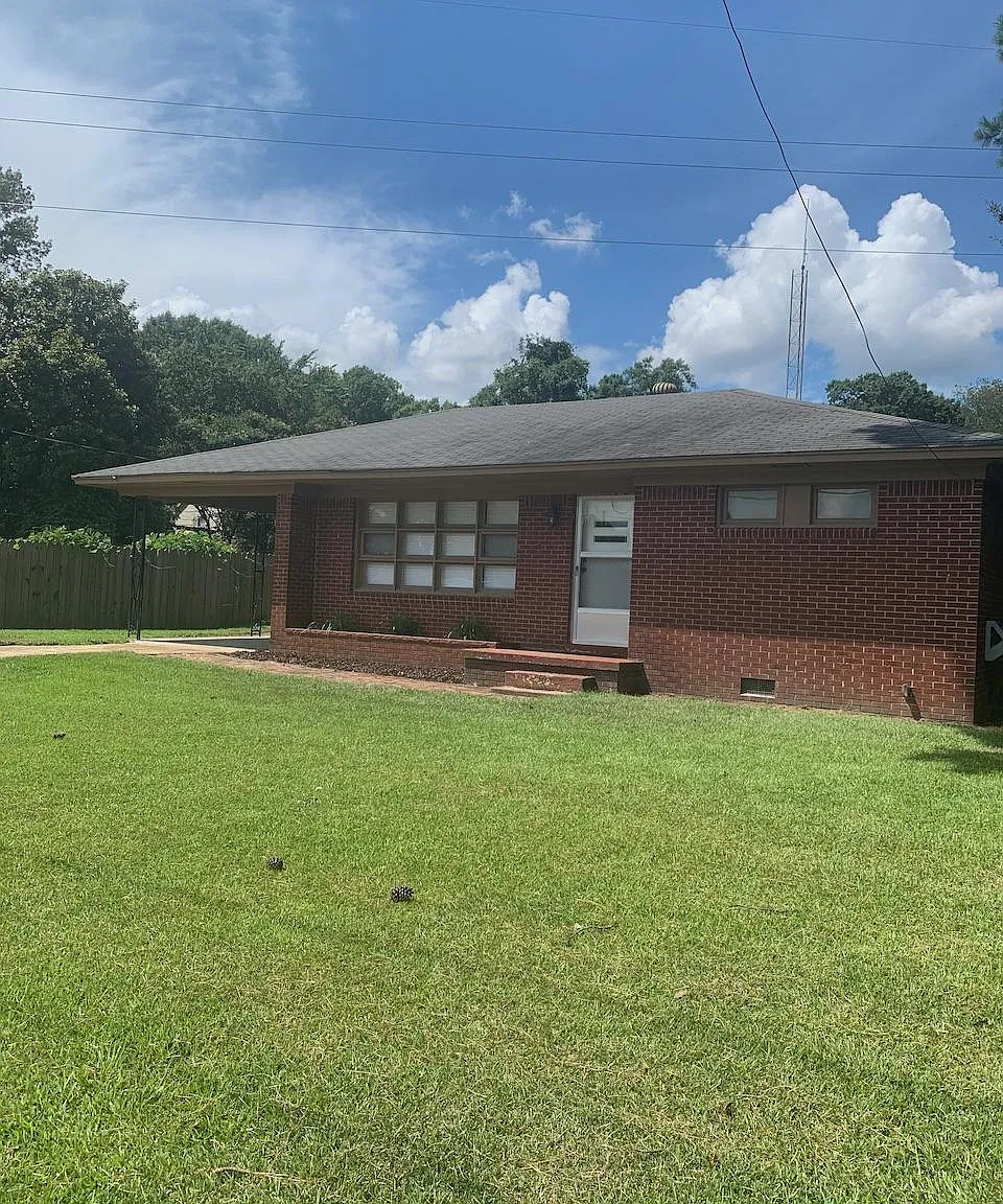 555 Westwood Ave — Photo 1