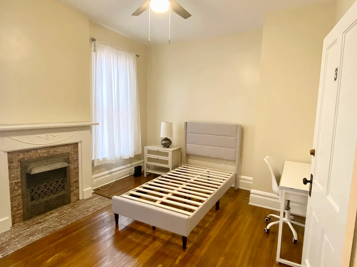 Building Photo - 1372 Neil Ave #A