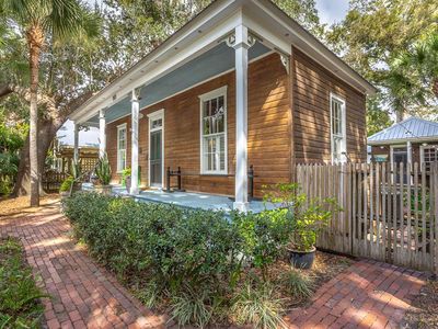 151 7th St, Apalachicola, FL, 32320