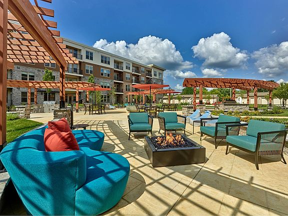 Outdoor Lounge Firepit