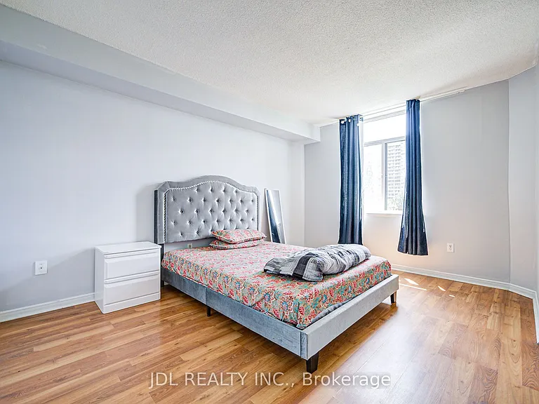 88 Alton Towers Cir #410 — Photo 36