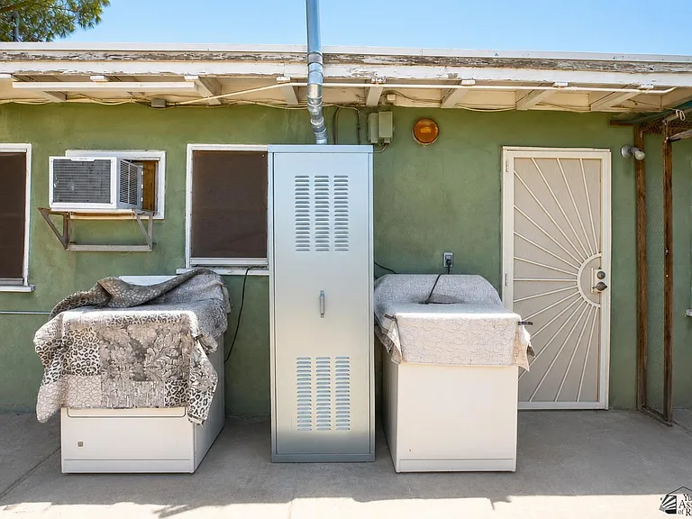 666 S Orange Ave — Photo 16