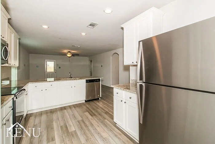 3 bed, 2.0 bath, 1525 sqft, $1,935 — Photo 2