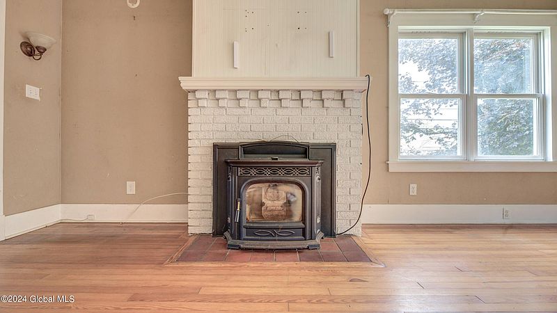 5th image of 14 Saratoga Avenue