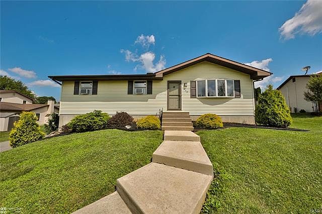 1st image of 108 Fernwood Dr