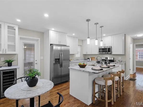 1542 N Hanley Rd, Saint Louis, MO 63130