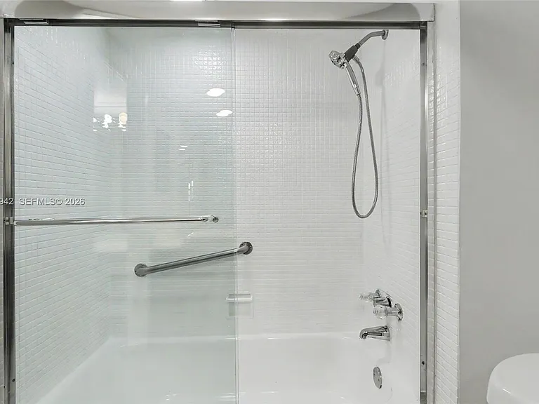 3250 N Palm Aire Dr #406 — Photo 17