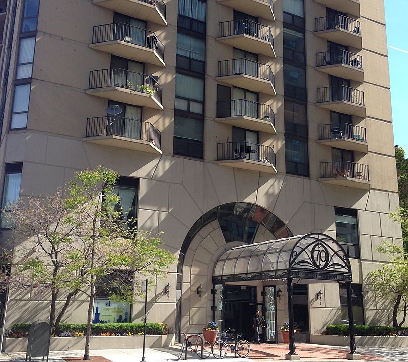 1st image of 70 W Huron St APT 2504