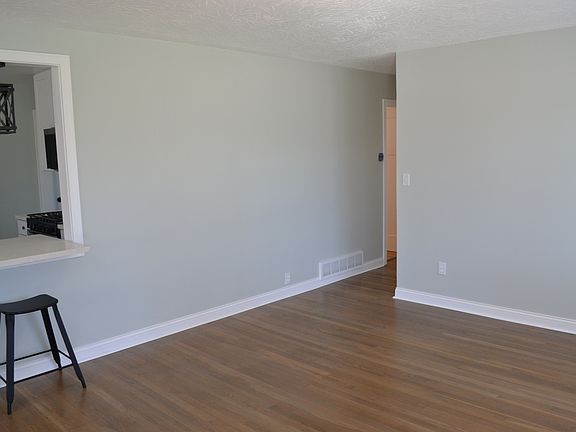 5th image of 442 N Mitchner Ave