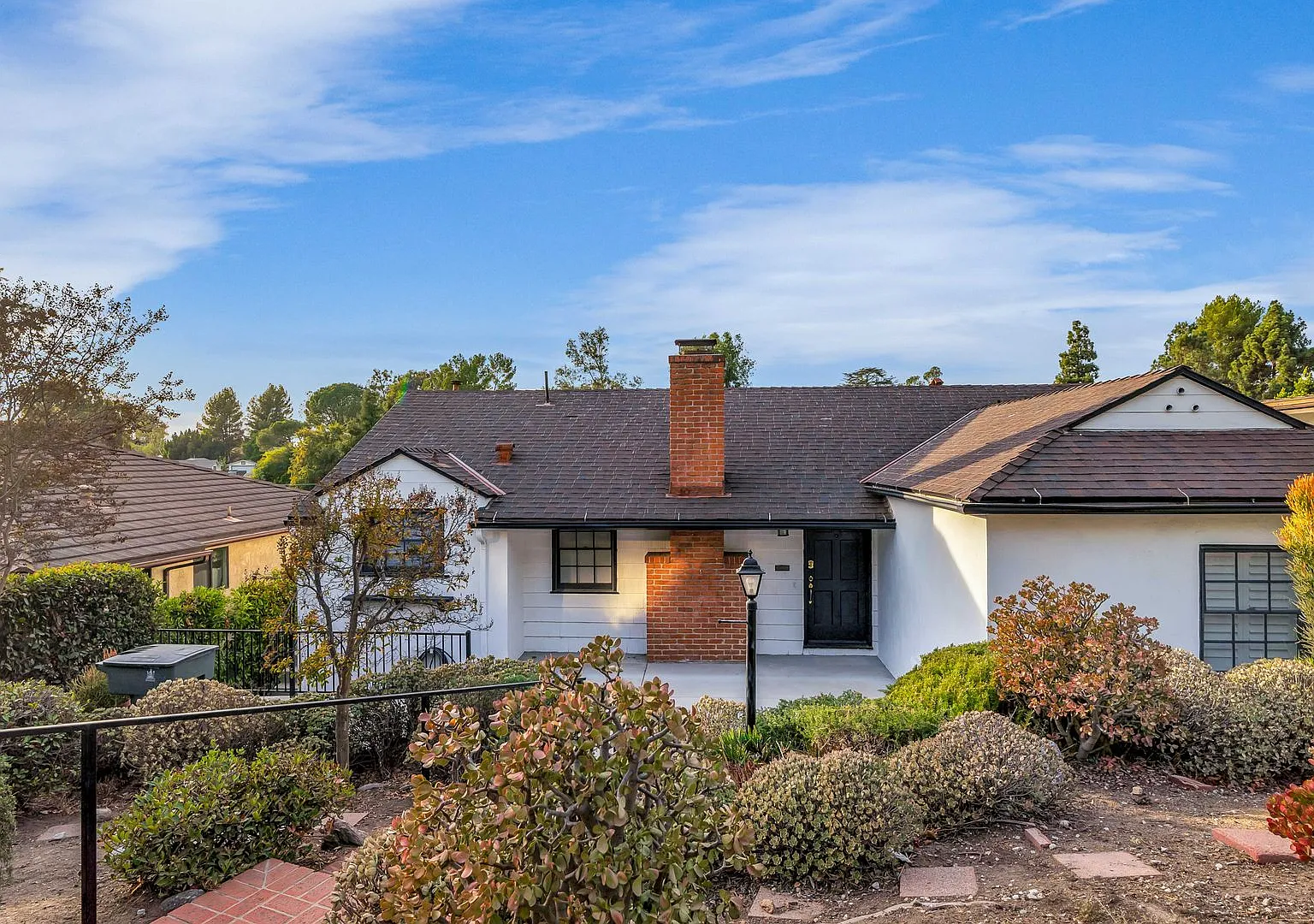 Beautiful Pasadena Hilltop Home — Photo 1