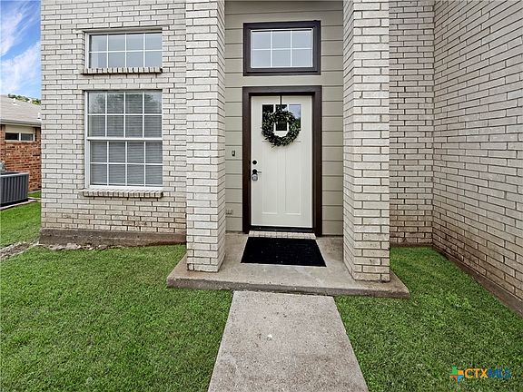 2nd image of 3002 Lantana Dr