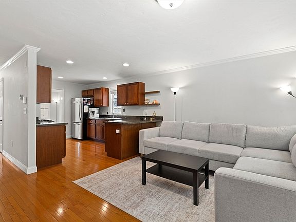 4th image of 12 Whispering Pine Cir #12