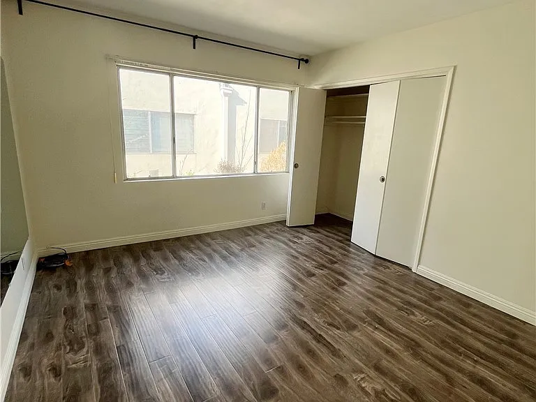 837 S Windsor Blvd #7 — Photo 17