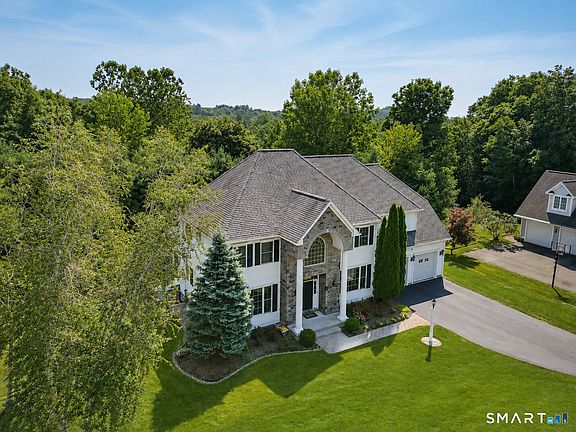 2nd image of 26 Hendrickson Lane