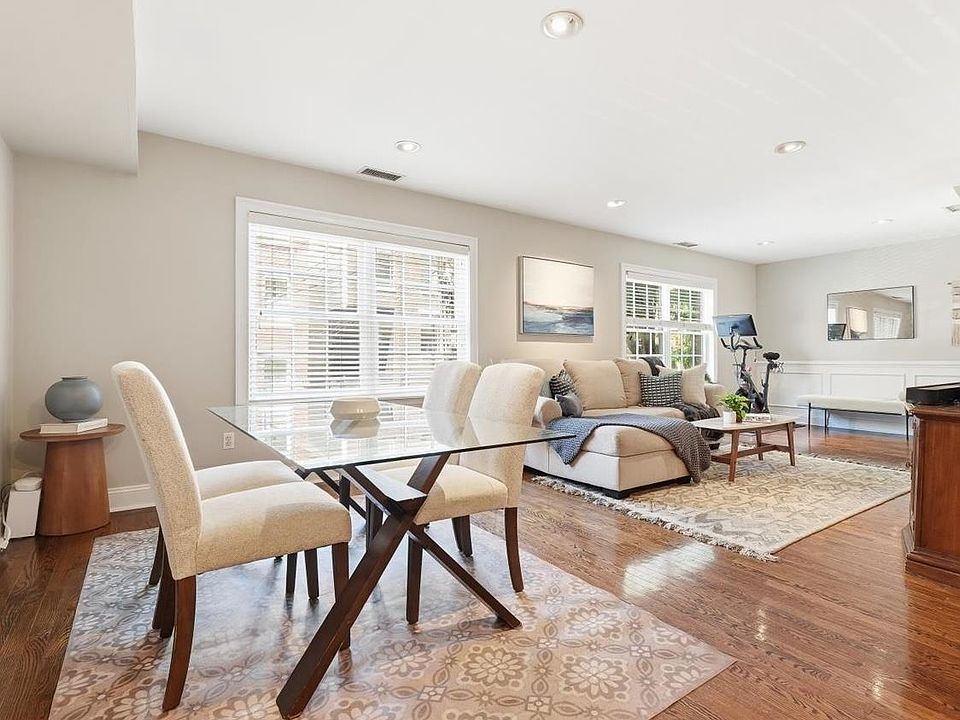 1st image of 211 3rd St #1