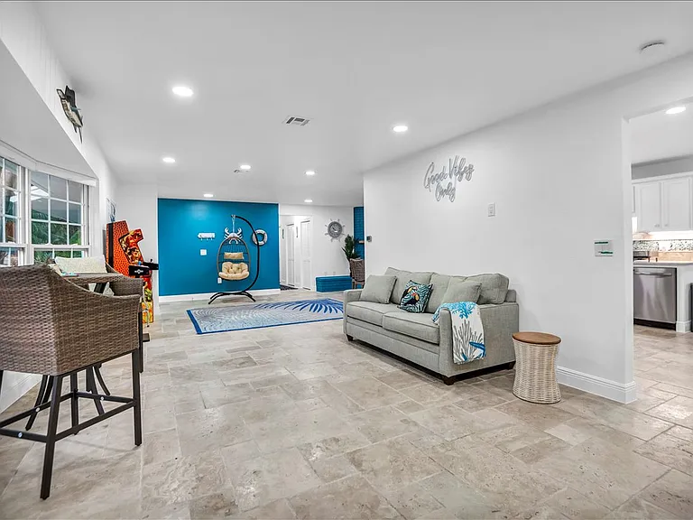 31 Lands End Ln — Photo 9
