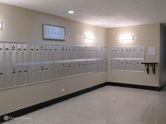 3rd image of 17545 88th Ave APT 7R
