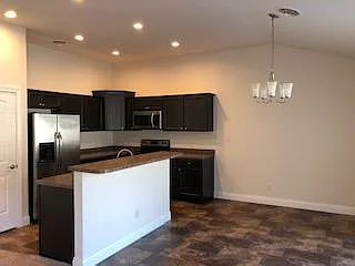 3 bed, 1385 sqft, $1,850 — Photo 4