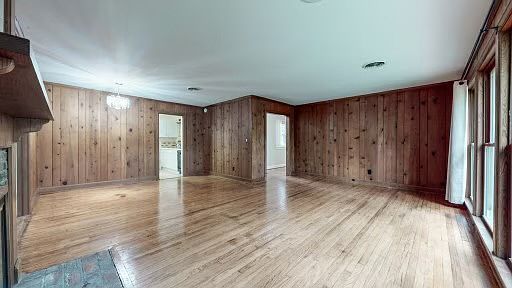 4th image of 2876 Sugartree Rd