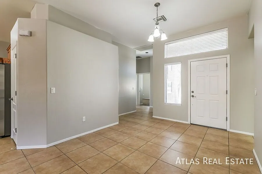 Beautiful 3 Bedroom — Photo 4