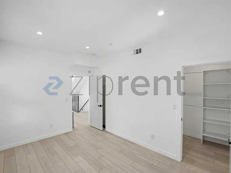 246 N Dillon St #1/2 — Photo 10
