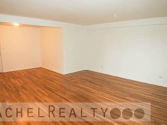 3rd image of 3950 Blackstone Ave APT 6N