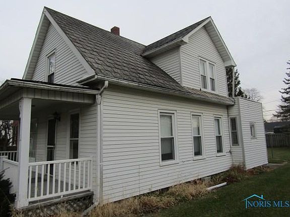 4th image of 215 N Elm St