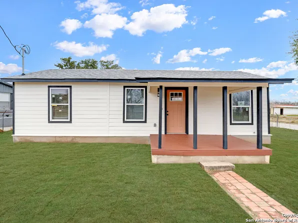 973 Avenue I, Poteet, TX 78065