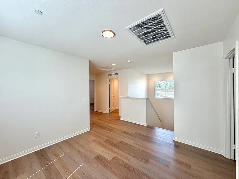 176 N Sutter Ave — Photo 10