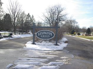 W226S4370 Coppersmith Sq, Waukesha, WI 53189