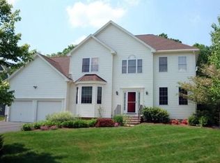 19 Woodridge Rd, Millbury, MA 01527