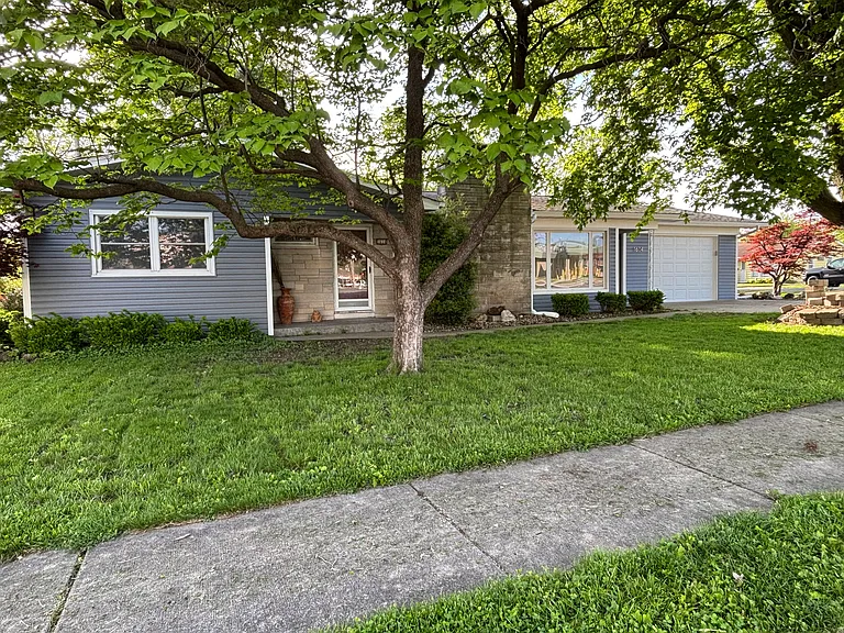 1614 Lindenwood Ave — Photo 2