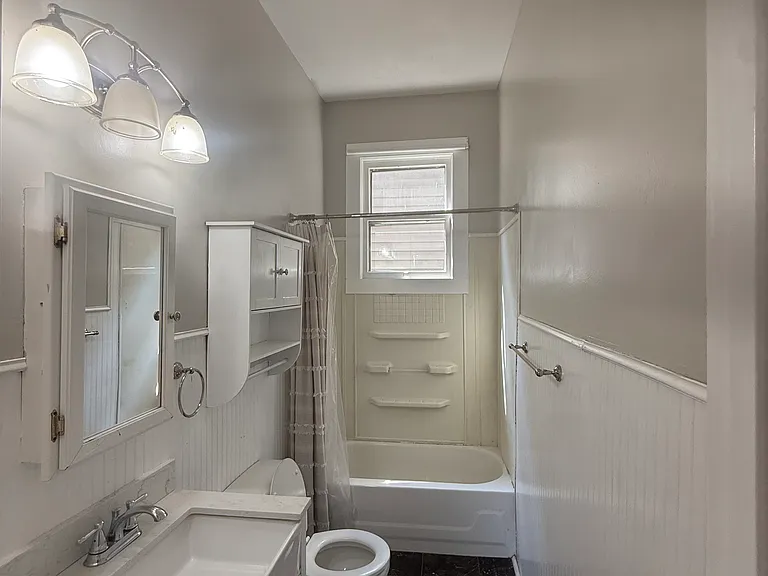 124 Powell St — Photo 11