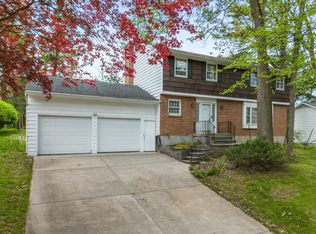 2504 Lynnhurst Dr, Vestal, NY 13850